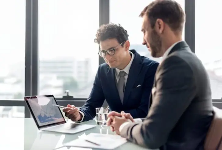 Advisor helps client with investment plan