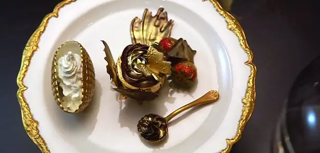 GOLDEN PHOENIX CUPCAKE  
 Price:  $1,007