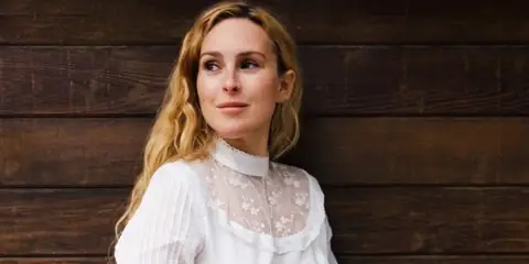 Rumer Willis Claps Back at Online Critics About Her Parents’ Wealth