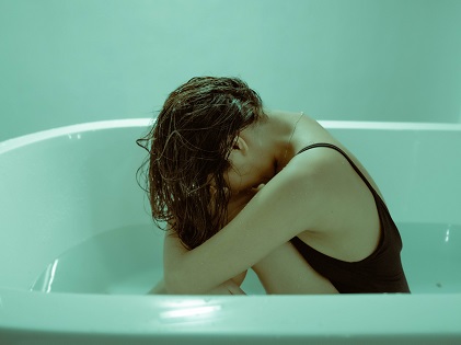 woman-in-bath-tub